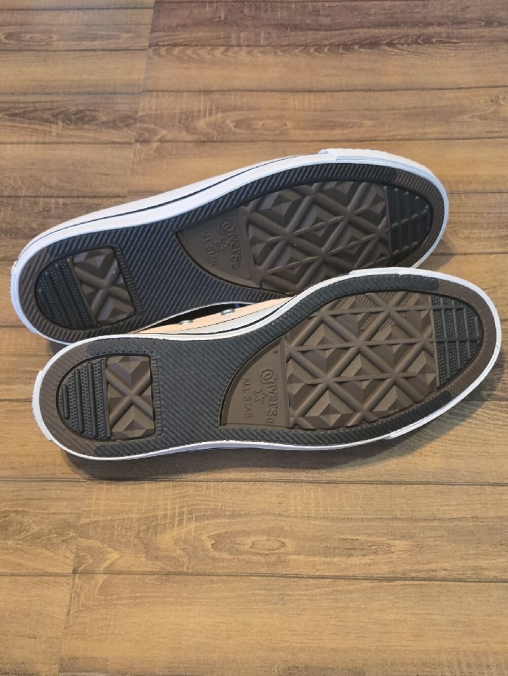 Converse Shoreline Slip On Sneaker Donut Glaze White Black Size 7.5 New In Box - Picture 4 of 6